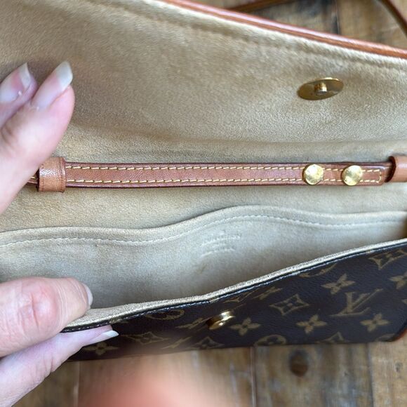 Pre-owned Louis Vuitton canvas Shoulder Bags
Monogram Pochette Twin GM - Picture 7 of 10